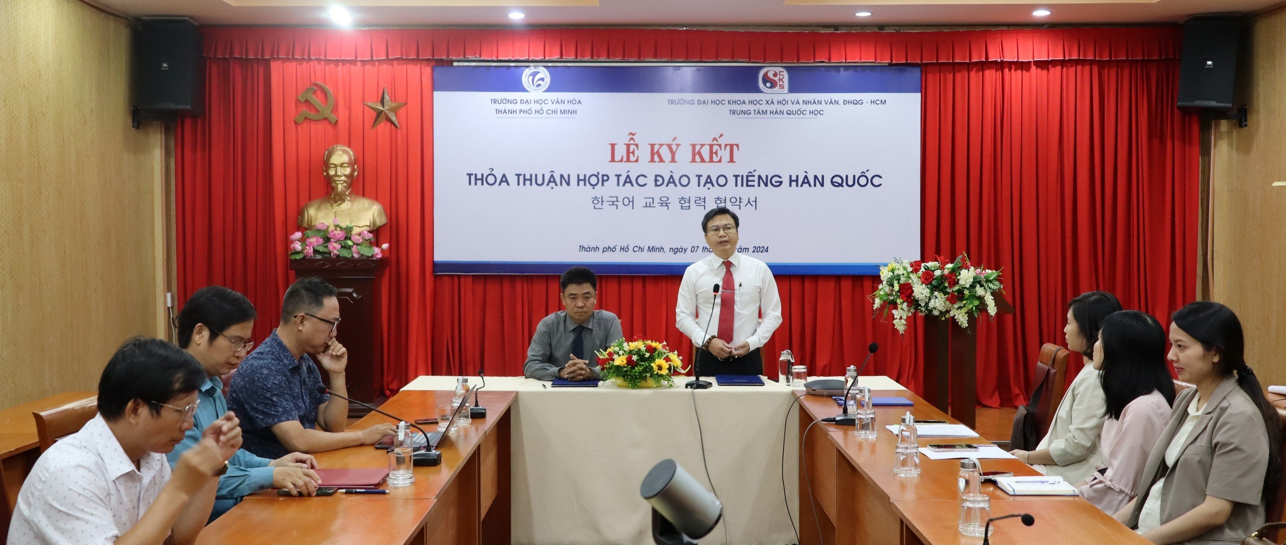 PGS. TS. Bùi Hải Đăng - Giám đốc Trung tâm Hàn Quốc học ĐH KHXH&NV phát biểu tại Lễ ký kết